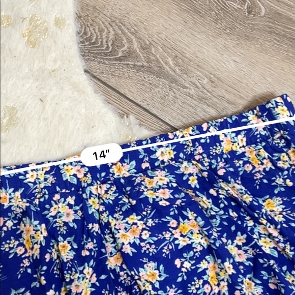 American Eagle blue floral ruffle mini shorts - Picture 3 of 5